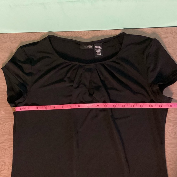 East 5th Black Keyhole Top Size Medium - Picture 7 of 9